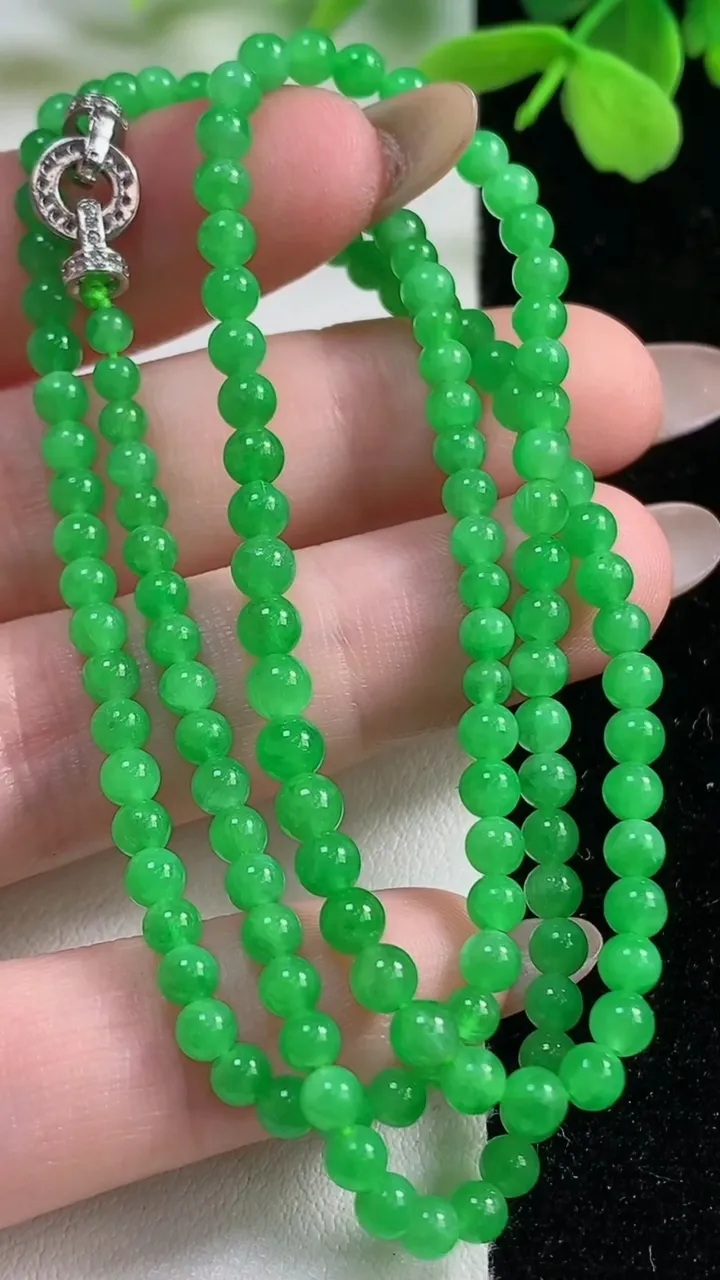 天然A货翡翠小米珠项链，尺寸3.3-144颗，重量:11.84g
11月3日