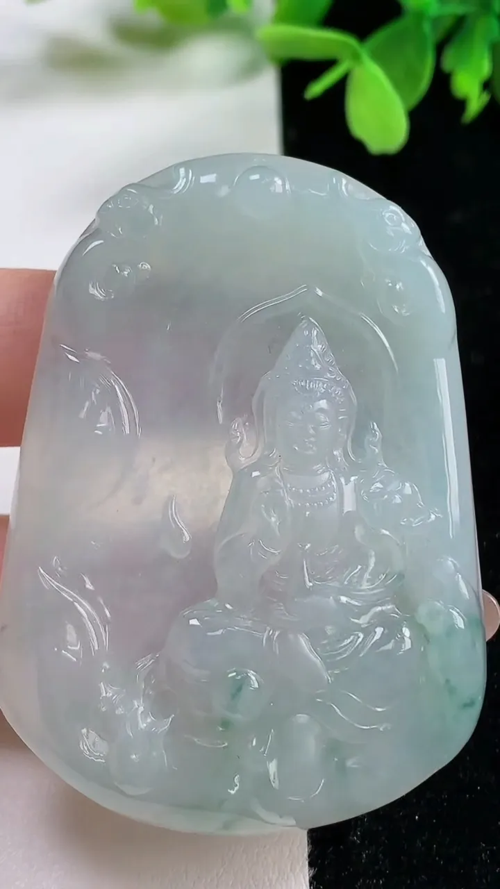天然A货翡翠冰种飘花大势至菩萨吊坠，尺寸58.8-42-6，重量:31.05g
11月3日