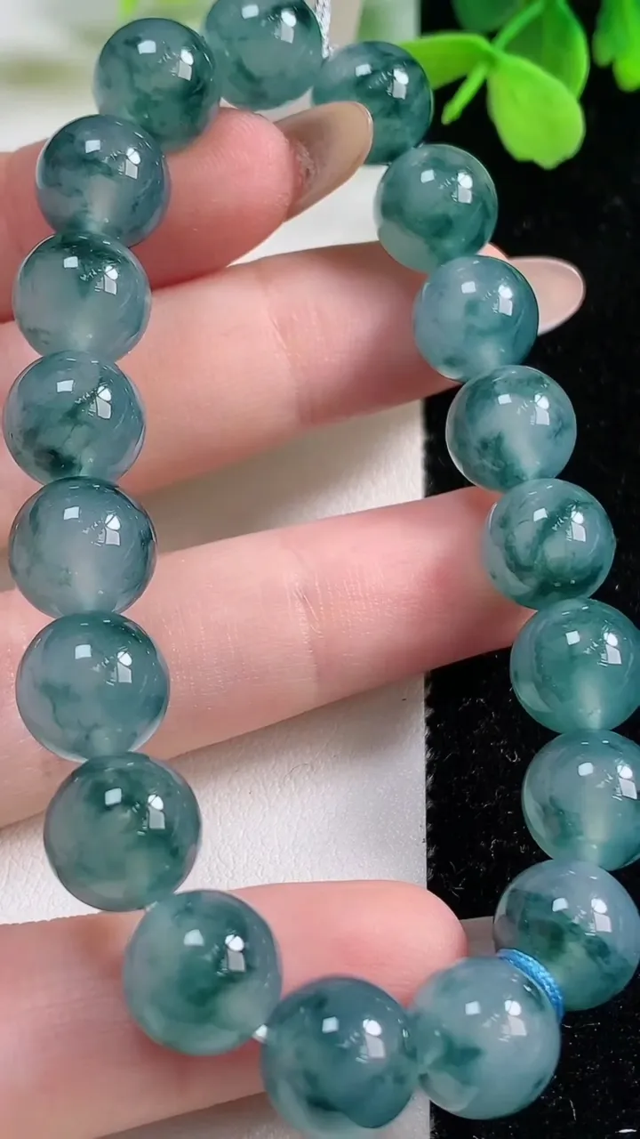 天然A货翡翠种飘花圆珠手串，尺寸9.8-20颗，重量:33.73g11月3日
工厂直销收藏佳品,种好