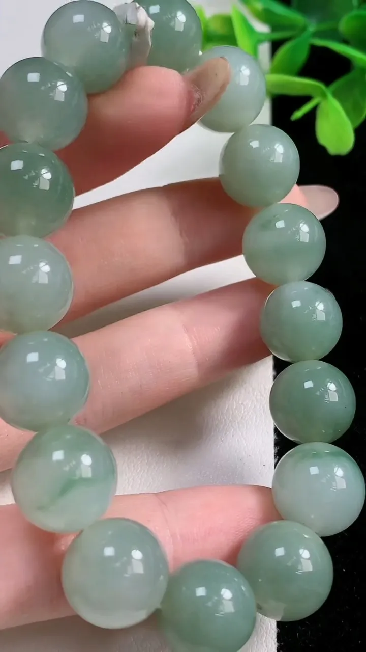 天然A货翡翠圆珠手串，尺寸12.9-16颗，重量:58.53g11月3日
工厂直销收藏佳品,种好水足