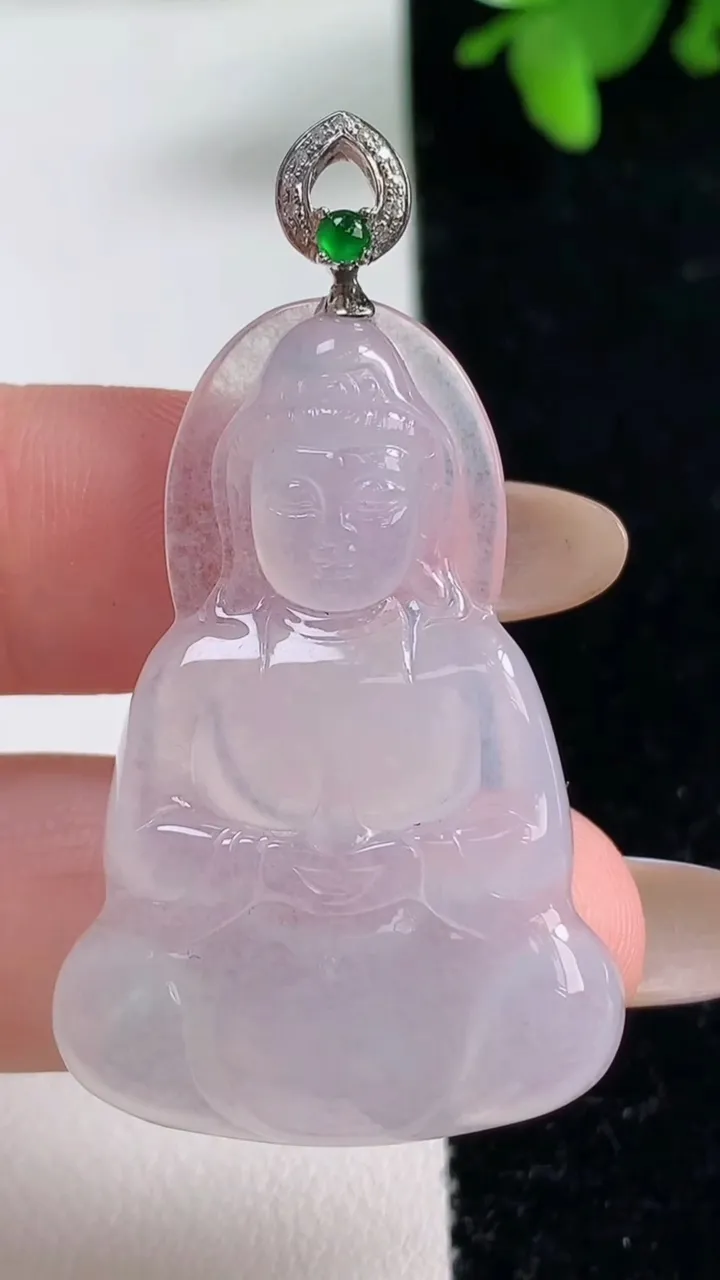 天然A货翡翠种白冰观音菩萨吊坠，尺寸39.3-27-5.4，重量:10.04g
11月3日