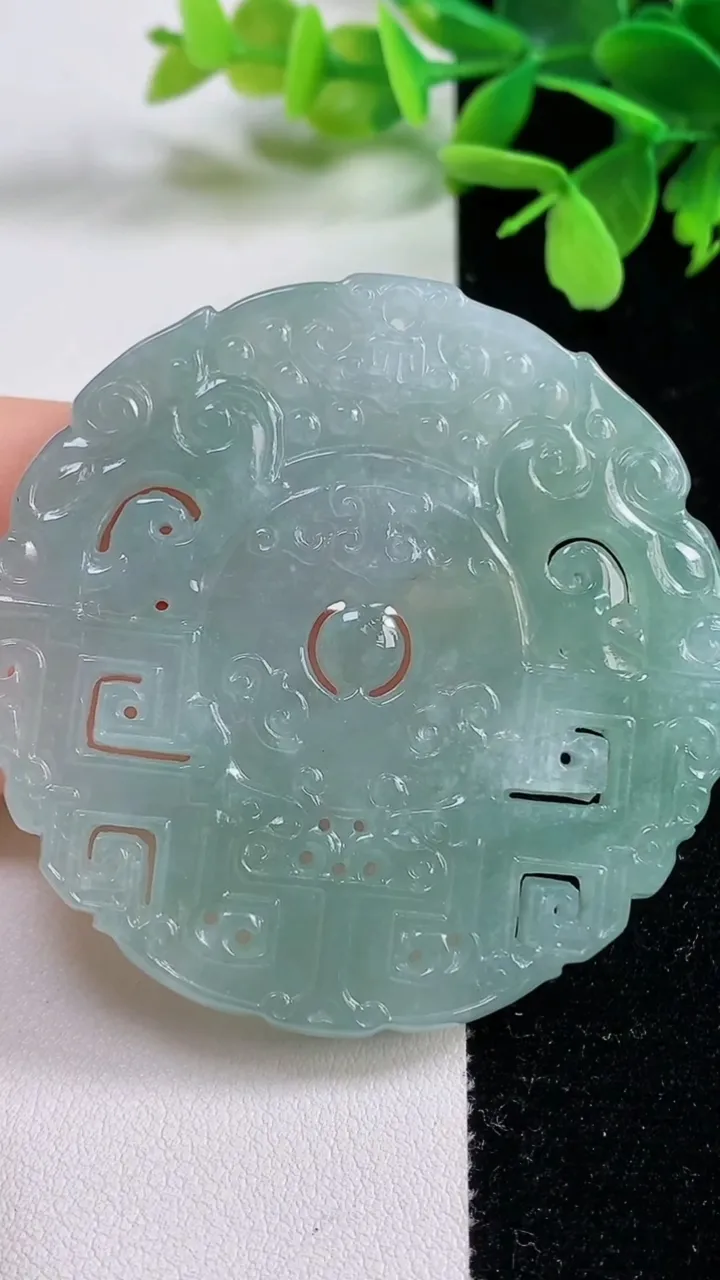 天然A货翡翠复古牌吊坠，尺寸56.8-6，重量:40.16g
11月3日