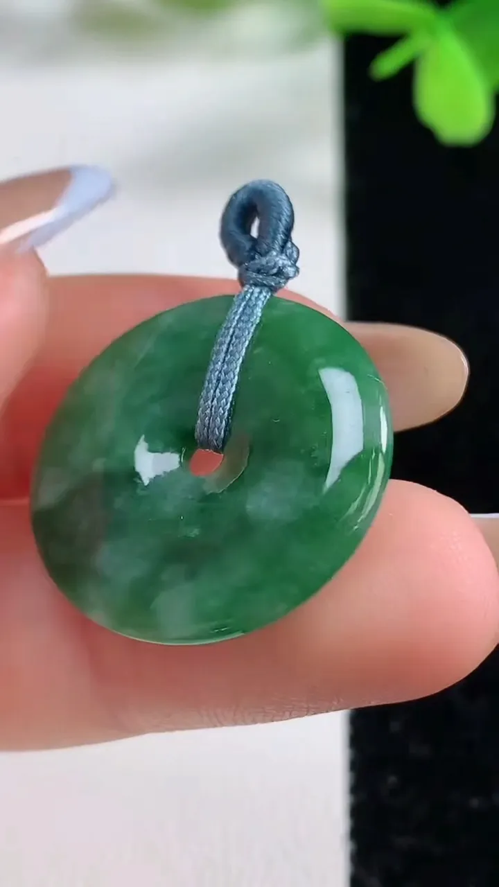 天然A货翡翠平安扣吊坠，尺寸23-3.5，重量:4.02g
11月3日