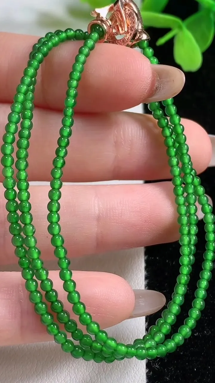 天然A货翡翠小米珠项链，尺寸2.2-226颗，重量:6.11g11月3日
工厂直销收藏佳品,种好水足，色泽均匀，有种有色，上手高大气！