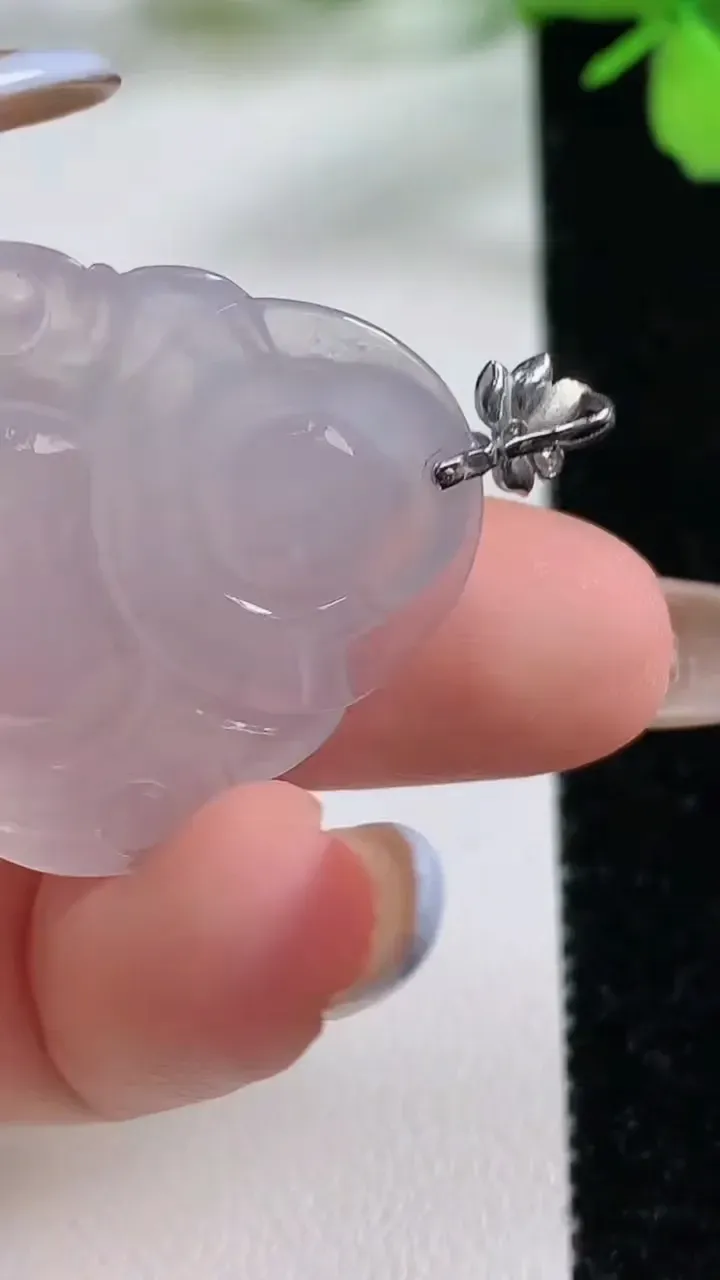 天然A货翡翠种白冰佛公吊坠，尺寸30-29.6-5.8，重量:7.91g
11月3日