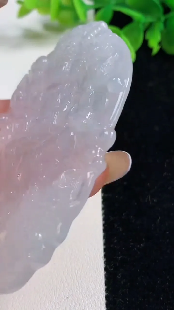 天然A货翡翠御龙千手观音吊坠，尺寸79.5-45.5-6，重量:35.26g
11月3日