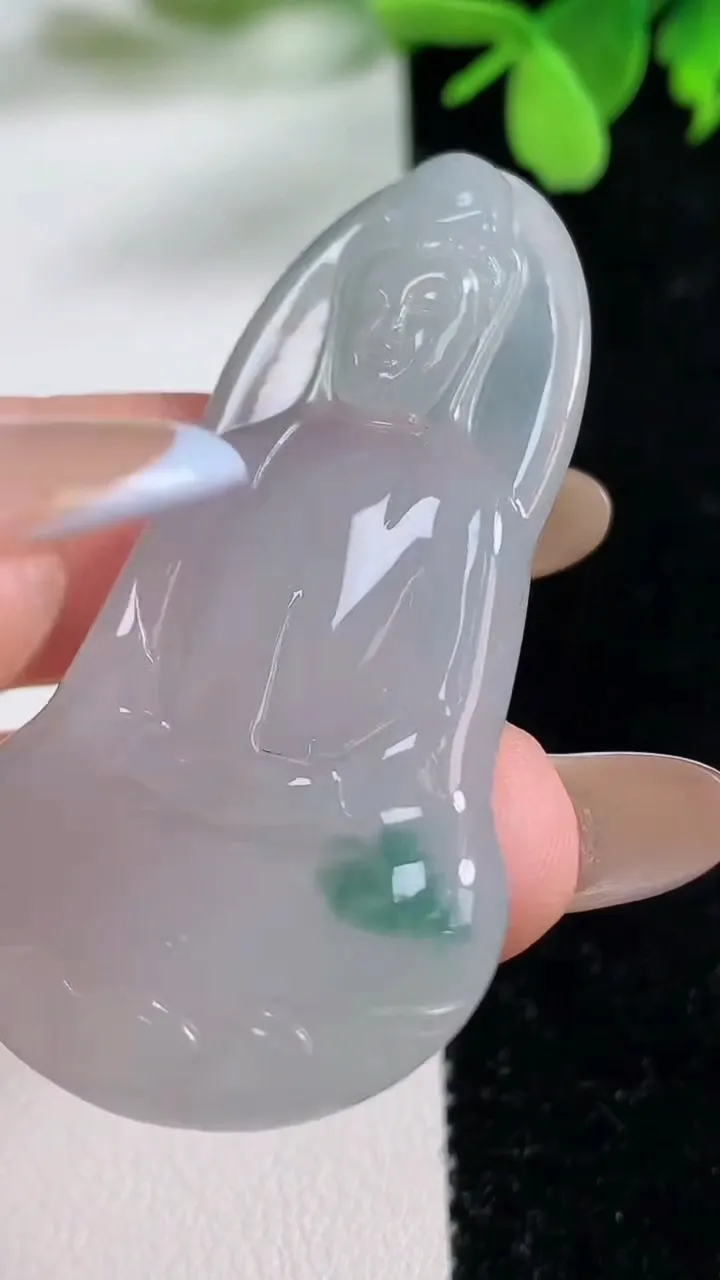 天然A货翡翠冰种飘花素衣观音吊坠，尺寸52.4-28-5.1，重量:12.75g
11月3日