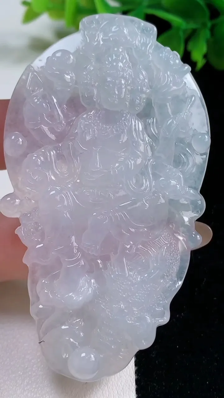 天然A货翡翠御龙千手观音吊坠，尺寸79.5-45.5-6，重量:35.26g
11月3日