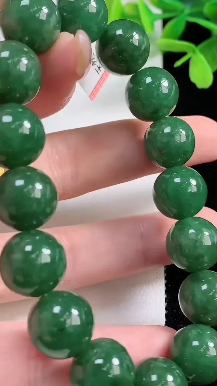 天然A货翡翠圆珠手串，尺寸12.6-16颗，重量:55.61g11月3日
工厂直销收藏佳品,种好水足