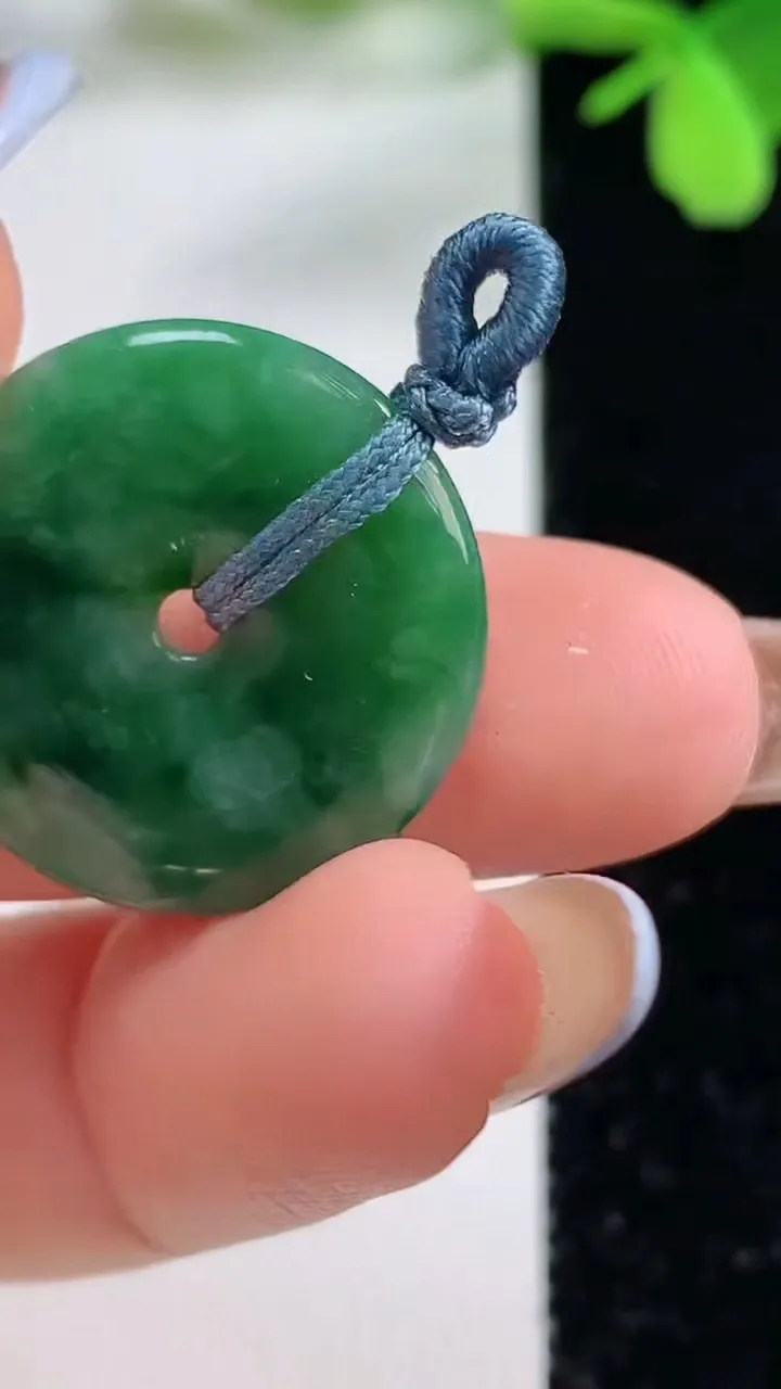 天然A货翡翠平安扣吊坠，尺寸23-3.5，重量:4.02g
11月3日