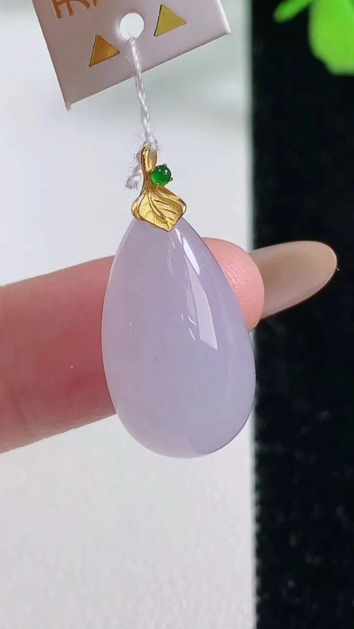 天然A货翡翠种紫罗兰福瓜吊坠，尺寸23.2-12.4-6.5，重量:3.44g
11月3日