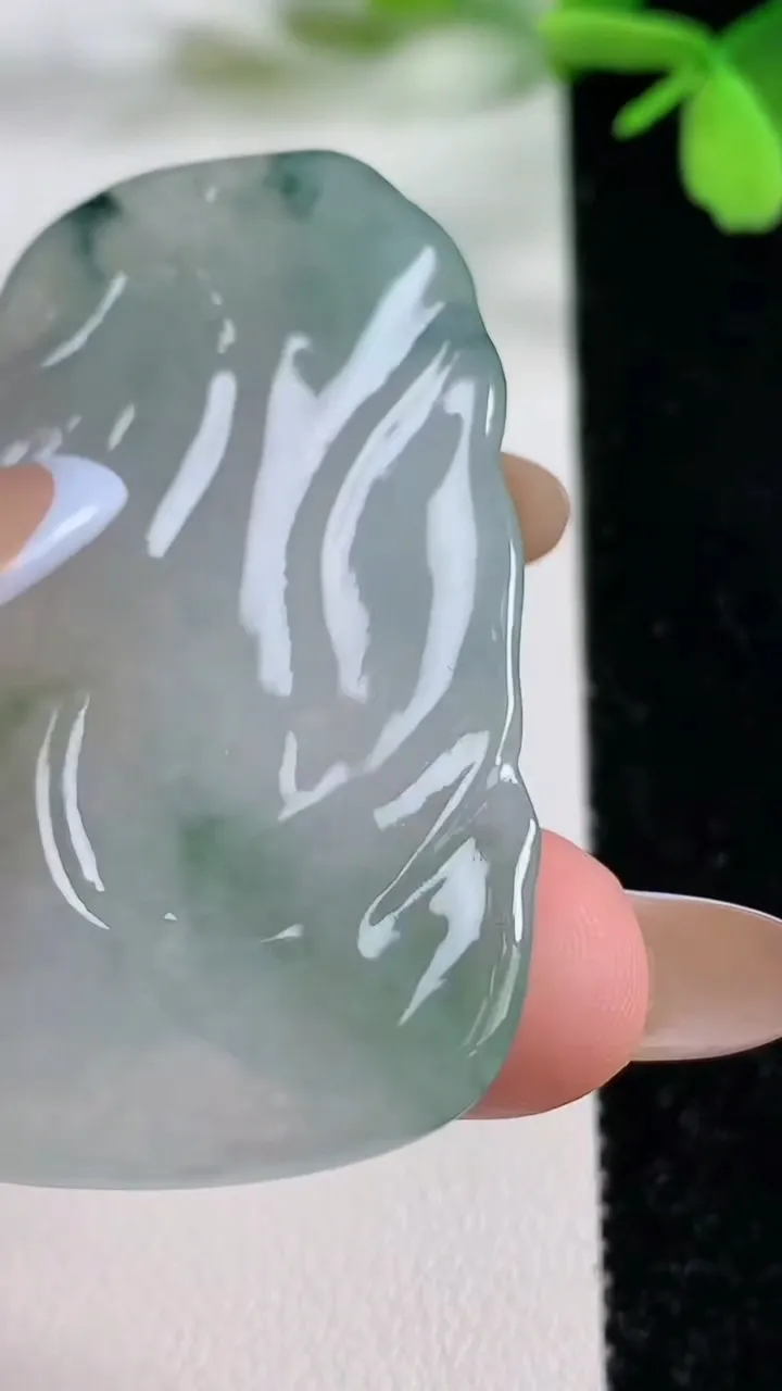 天然A货翡翠冰种飘花文殊菩萨吊坠，尺寸51.3-31.3-5.9，重量:19.49g
11月3日