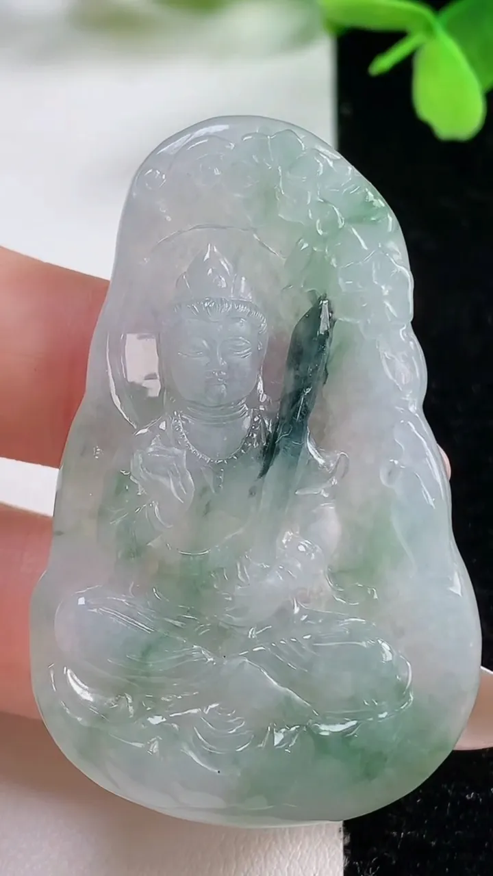 天然A货翡翠文殊菩萨吊坠，尺寸53.3-33.7-5.4，重量:18.02g
11月3日