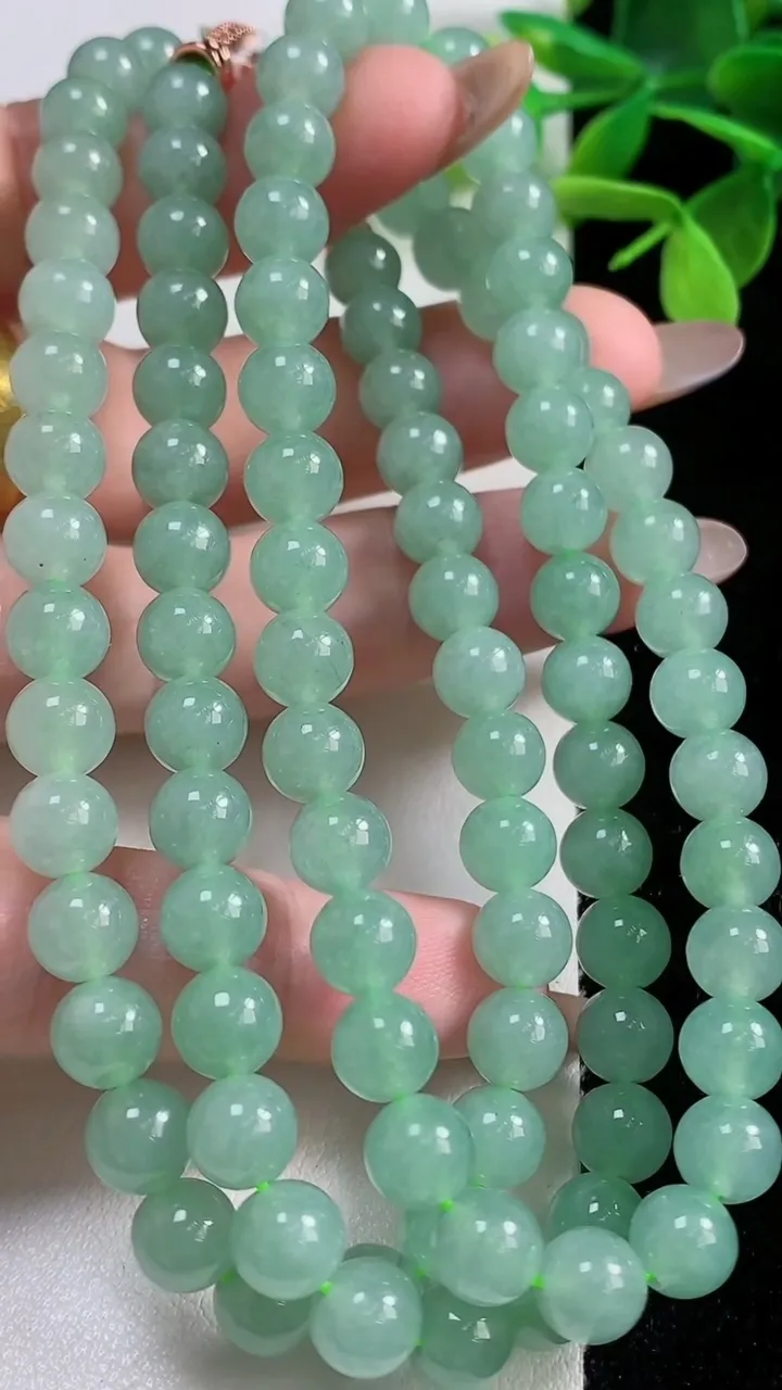 天然A货翡翠圆珠项链，尺寸7-98颗，重量:58.53g
11月3日