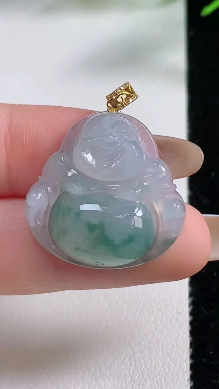 天然A货翡翠种飘花佛公吊坠，尺寸23.3-24.2-5.8，重量:5.33g
11月3日