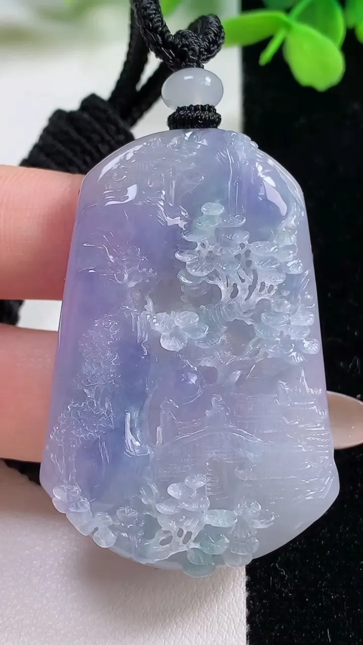 天然A货翡翠种紫罗兰山水牌吊坠，尺寸51.4-33-7.8，重量:31.56g
11月3日