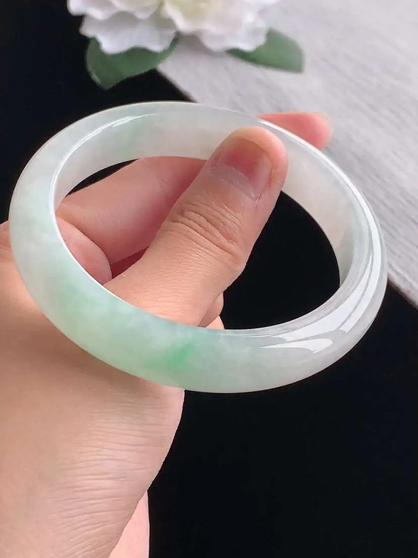 a货翡翠老坑冰种飘绿正装正圈手镯58-59圈口  尺寸58×12×8mm 重量56.35g 1102