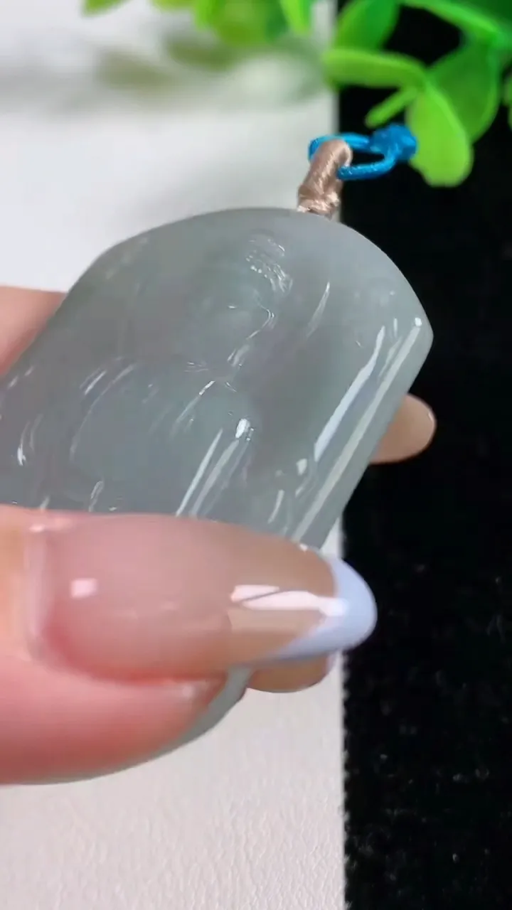 天然A货翡翠大日如来吊坠，尺寸50.8-38.8-5.4，重量:24.05g
11月3日