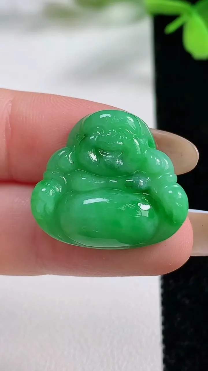 天然A货翡翠佛公吊坠，尺寸21.6-23.6-6.3，重量:4.84g
11月3日