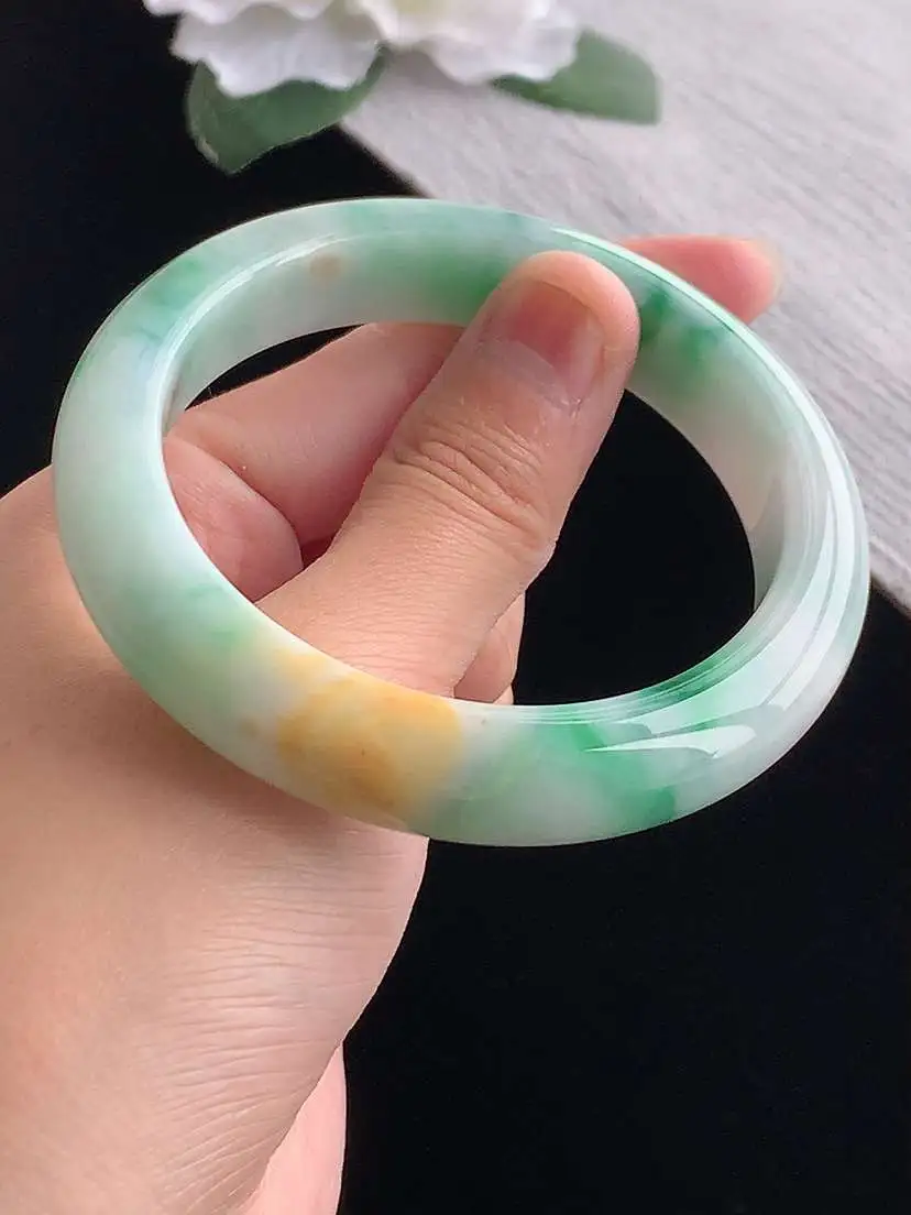 a货翡翠老坑冰润黄加绿双彩正装正圈手镯57-58圈口  尺寸57.5×12.4×9mm 重量66.28g 1102