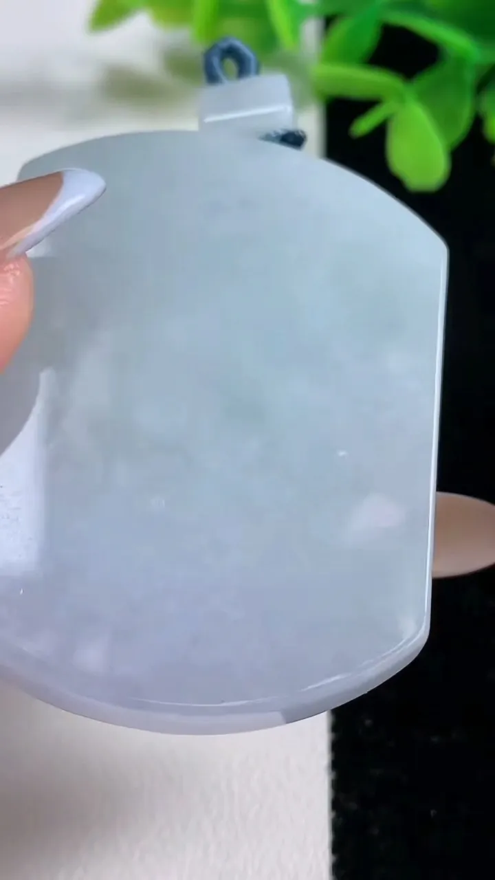 天然A货翡翠紫罗兰无事牌吊坠，尺寸53.8-40.8-6.3，重量:38.66g
11月3日