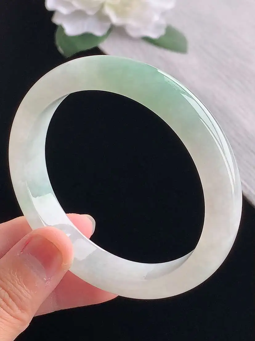 a货翡翠老坑冰种飘绿正装正圈手镯58-59圈口  尺寸58×12×8mm 重量56.35g 1102