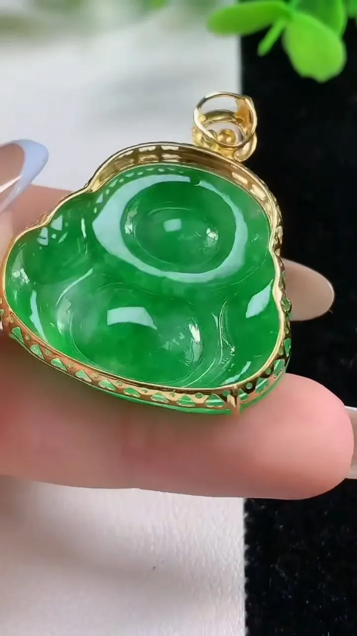 天然A货翡翠佛公吊坠，尺寸36-27.5-32.3-9.4，重量:10.00g
11月3日