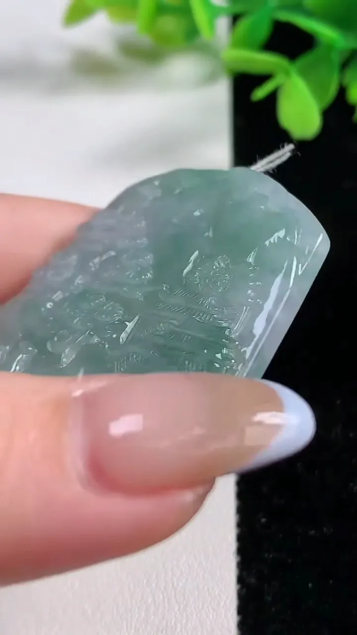 天然A货翡翠山水牌吊坠，尺寸50.3-39.8-5.3，重量:24.82g
11月3日