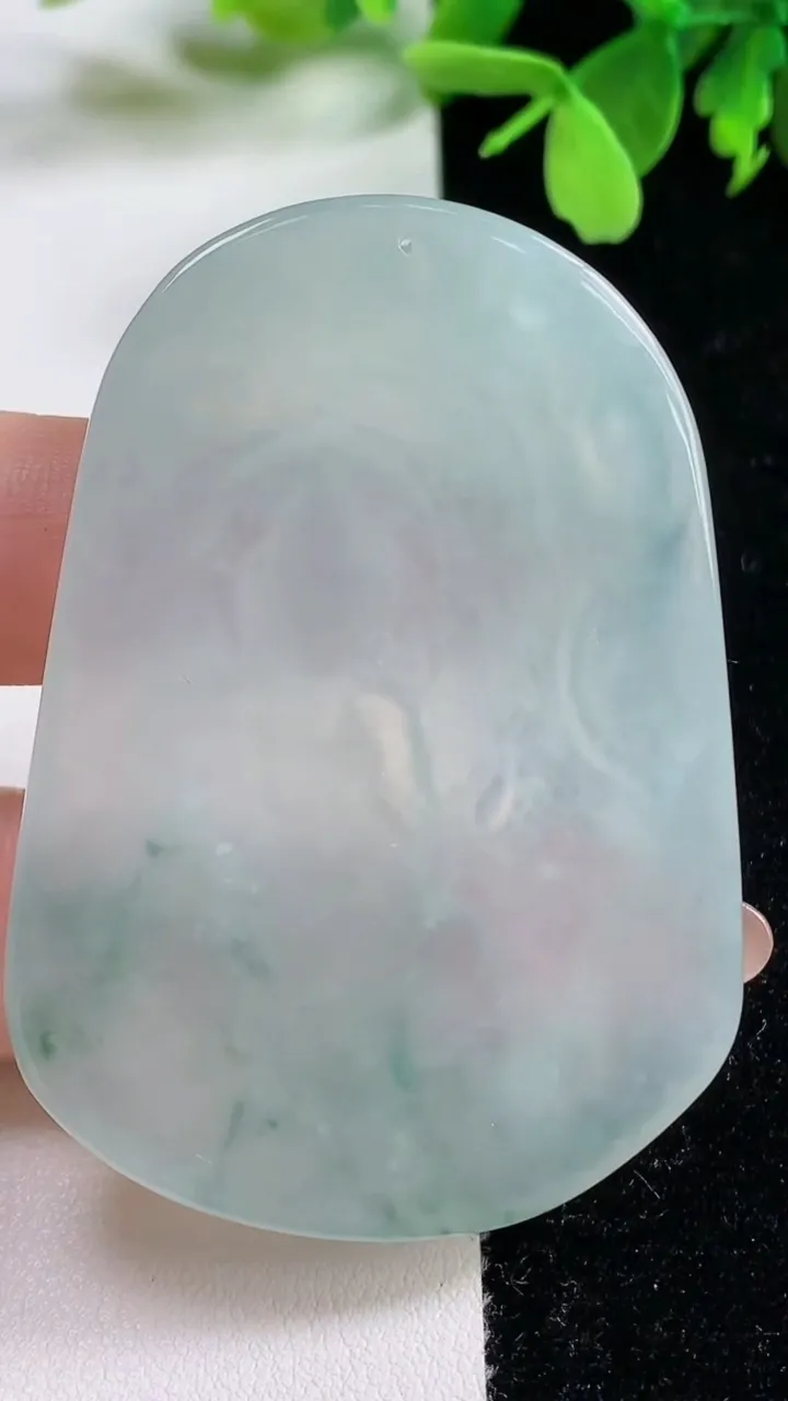 天然A货翡翠冰种飘花大势至菩萨吊坠，尺寸58.8-42-6，重量:31.05g
11月3日