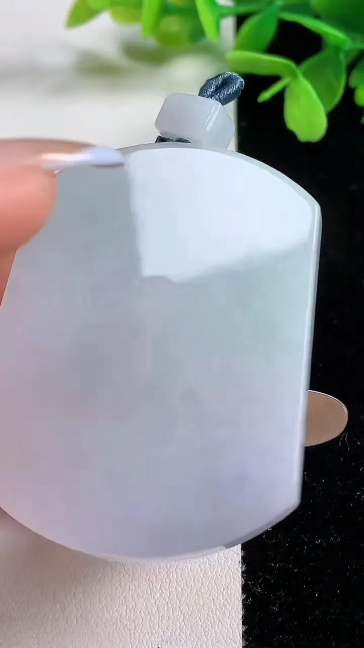 天然A货翡翠紫罗兰无事牌吊坠，尺寸53.8-40.8-6.3，重量:38.66g
11月3日