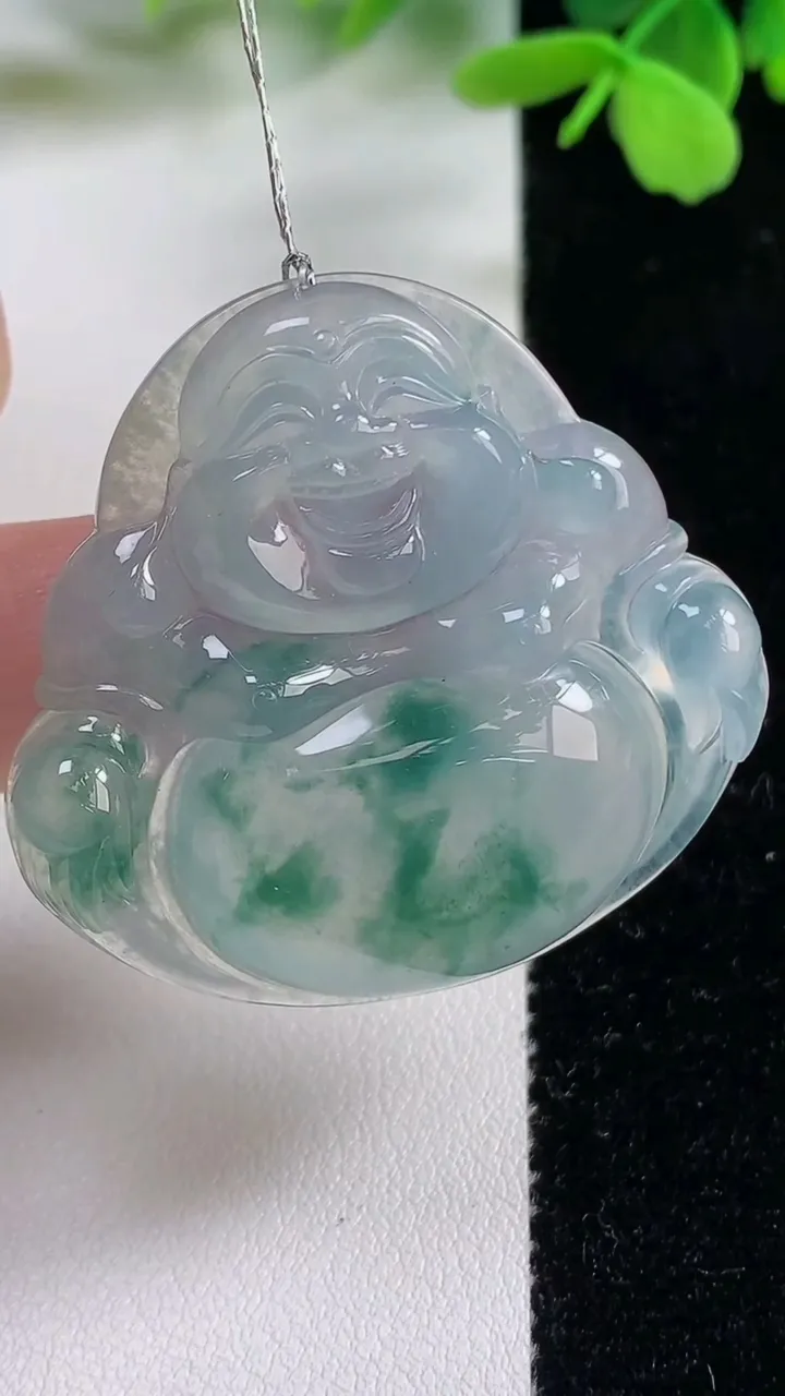 天然A货翡翠种飘花佛公吊坠，尺寸38.7-41.7-8.1，重量:18.81g
11月3日