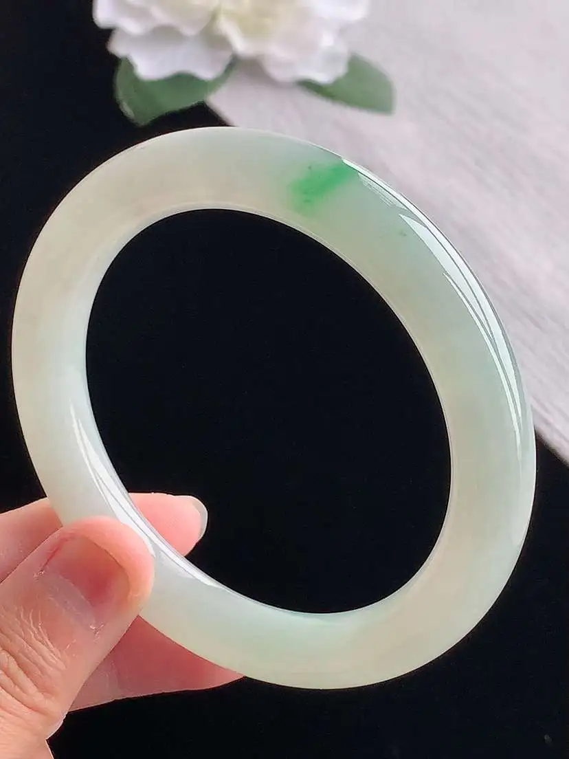 a货翡翠老坑冰种飘绿圆条手镯59-60大圈口 尺寸59×10.6mm 重量62.55g 1102