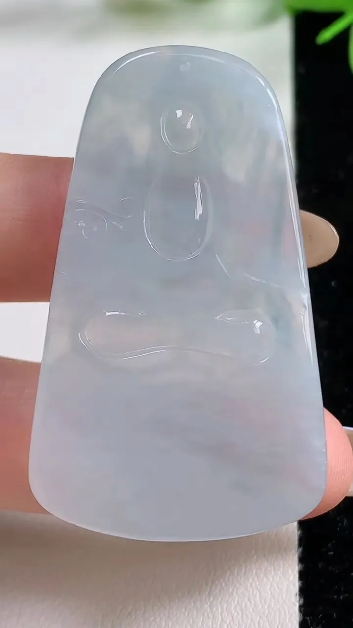 天然A货翡翠虚空藏菩萨吊坠，尺寸49.8-29.8-5.6，重量:19.39g
11月3日