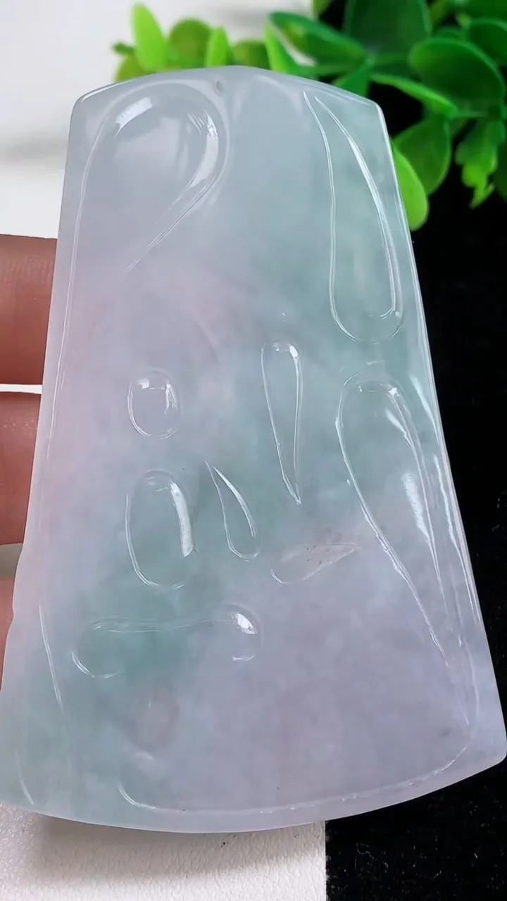 天然A货翡翠冰种飘花祥龙文殊菩萨吊坠，尺寸79-50-4.5，重量:39.91g
11月3日