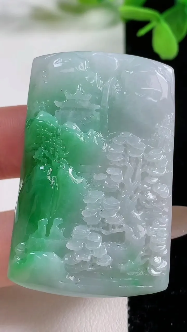 天然A货翡翠山水牌吊坠，尺寸48.7-31.7-9.3，重量:30.77g
11月3日