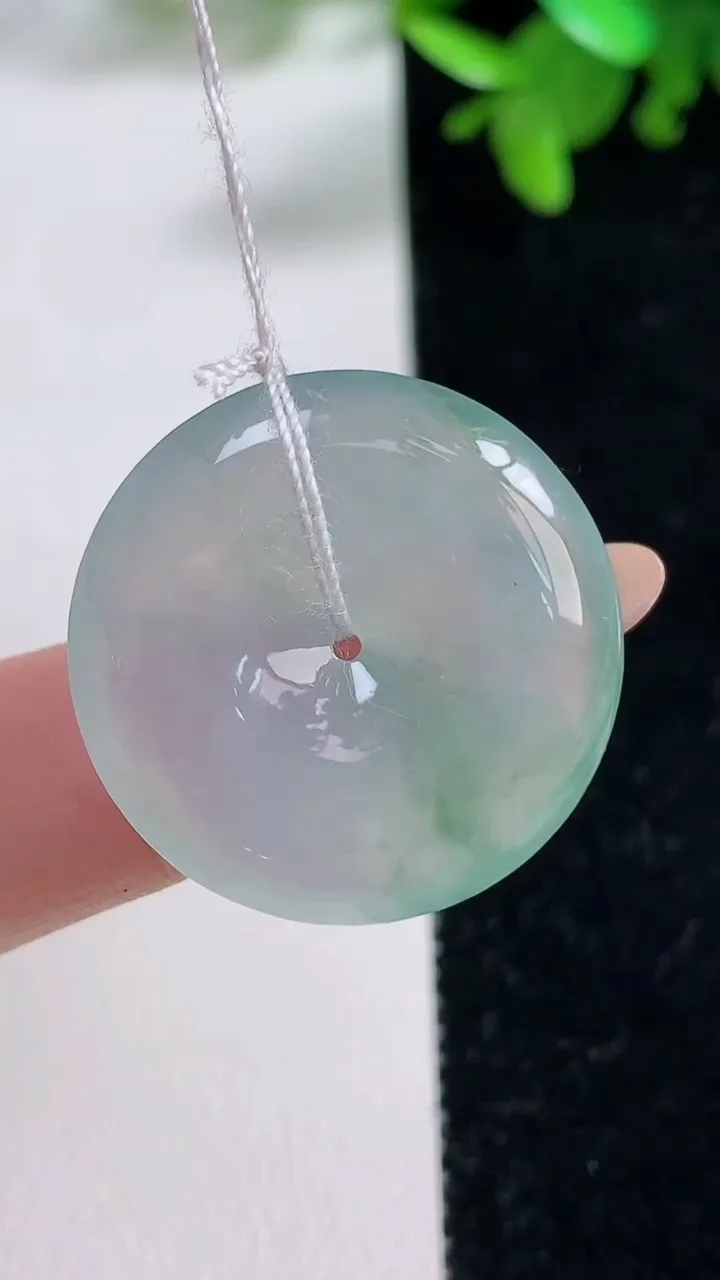 天然A货翡翠平安扣吊坠，尺寸26-5.3，重量:7.29g
11月4日