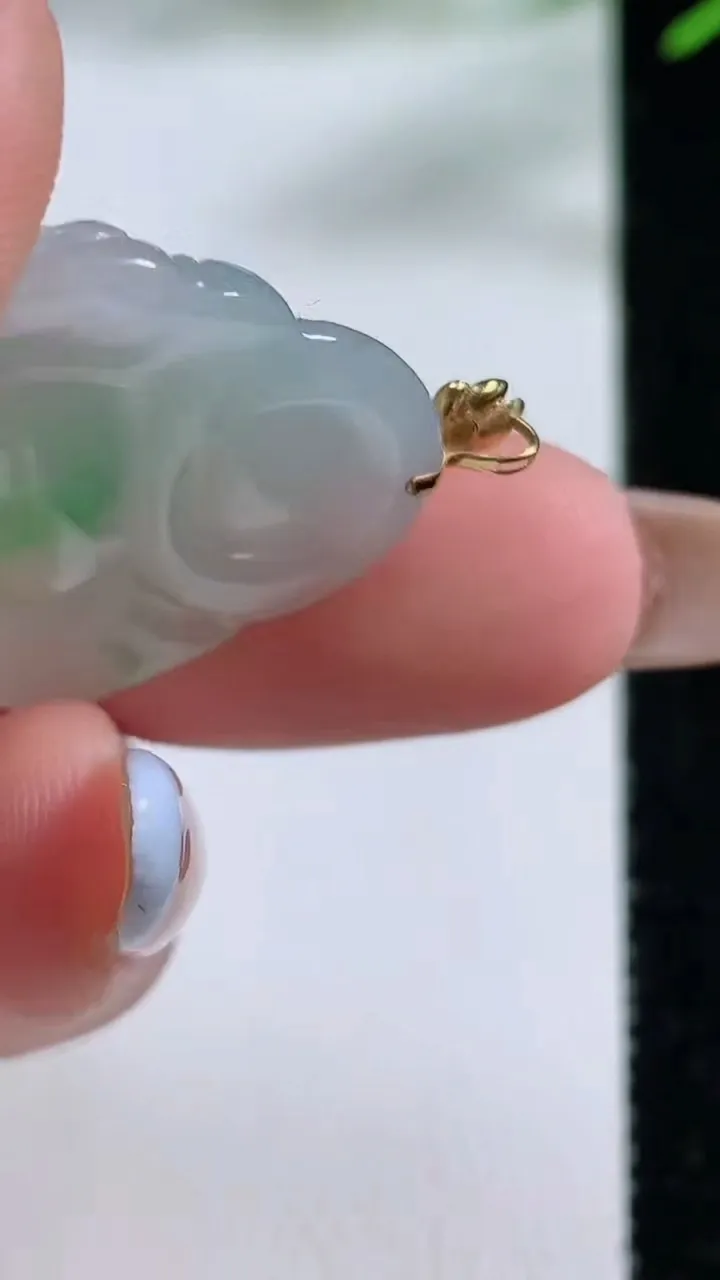 天然A货翡翠佛公吊坠，尺寸22.6-25.8-5.8，重量:5.12g
11月3日