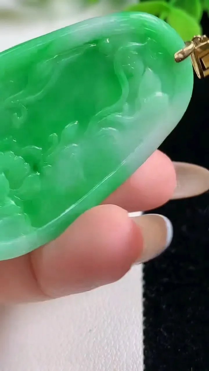 天然A货翡翠和和美美 荷花吊坠，尺寸53.5-32-5.4，重量:21.54g
11月3日