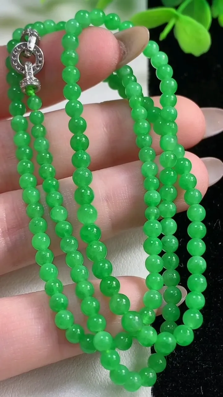 天然A货翡翠小米珠项链，尺寸3.3-144颗，重量:11.84g
11月3日