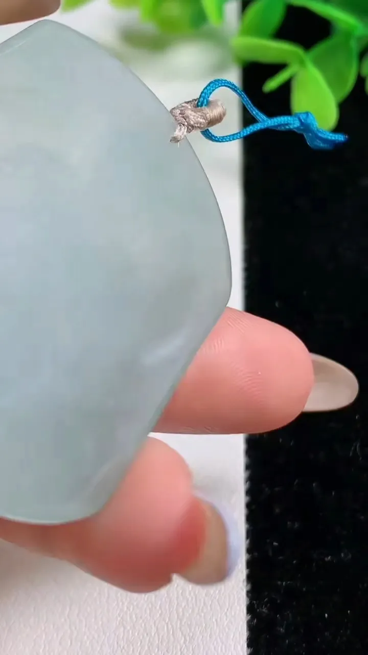 天然A货翡翠大日如来吊坠，尺寸50.8-38.8-5.4，重量:24.05g
11月3日