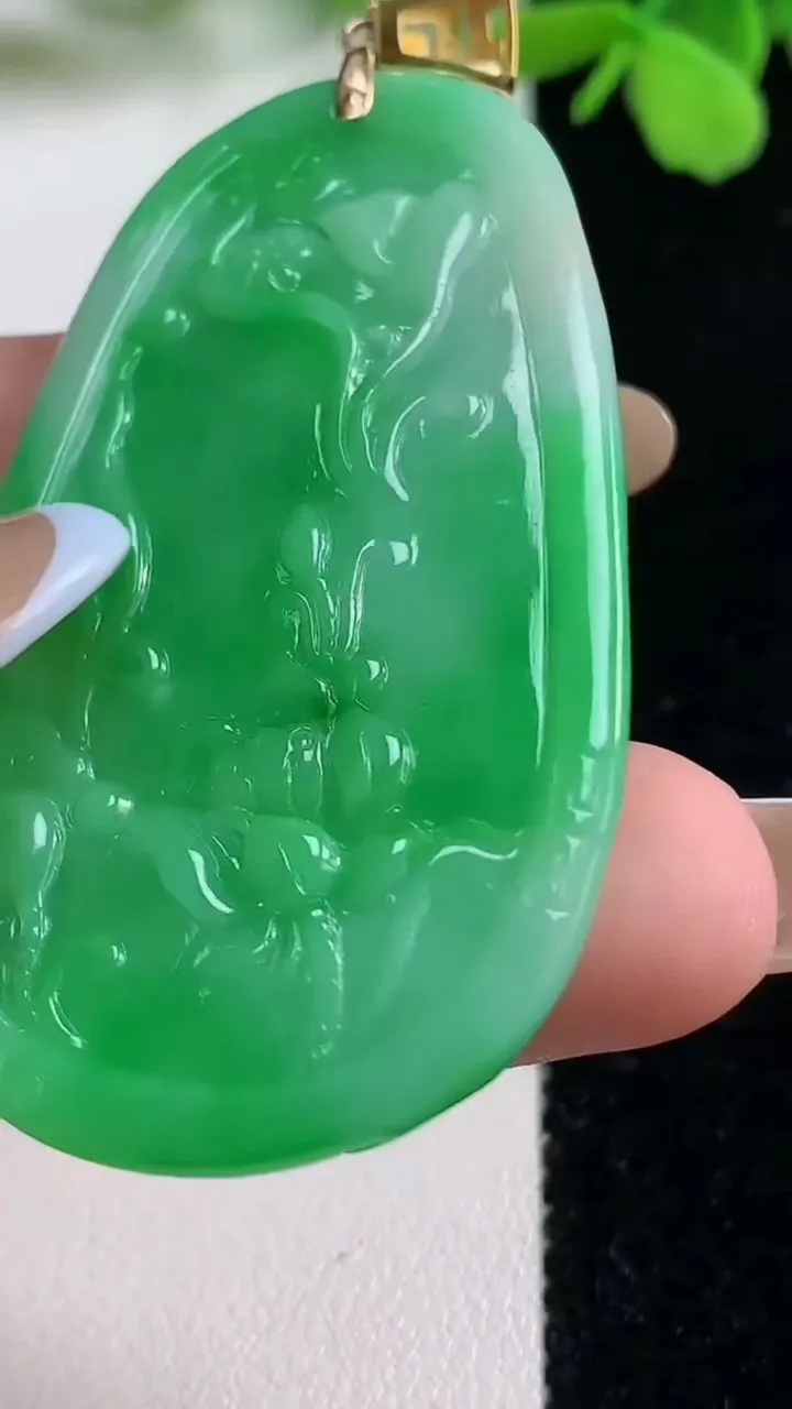 天然A货翡翠和和美美 荷花吊坠，尺寸53.5-32-5.4，重量:21.54g
11月3日