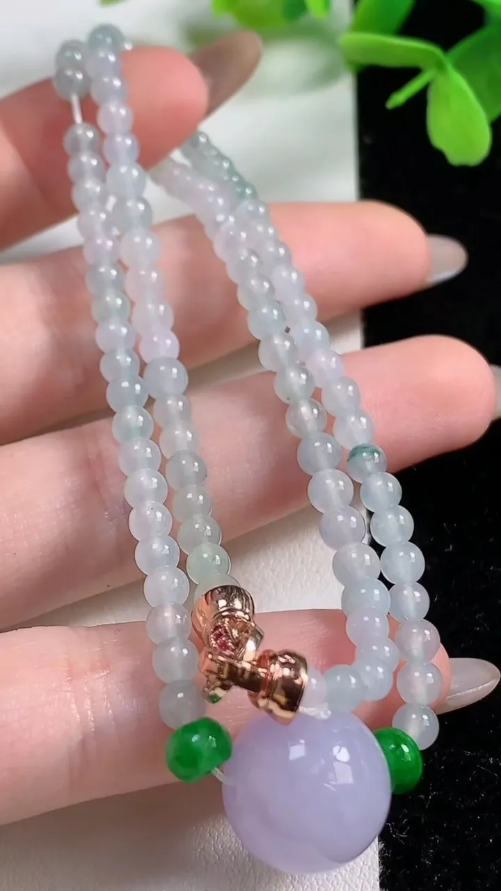 天然A货翡翠种飘花小米珠项链，尺寸13.4-3.7-98颗，重量:16.00g11月3日
工厂直销收藏佳品,种好水足，色泽均匀，有种有色，上手高大气！