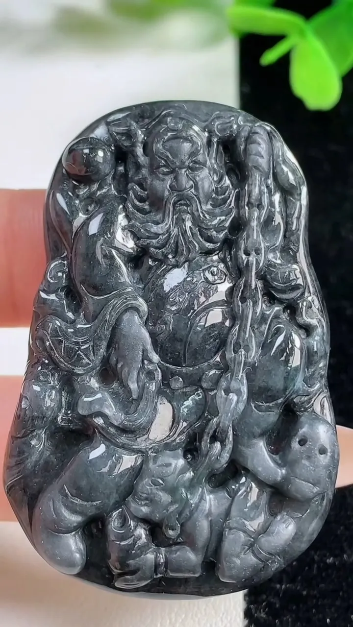 天然A货翡翠馗吊坠，尺寸53.5-32-7.1，重量:26.37g
11月3日