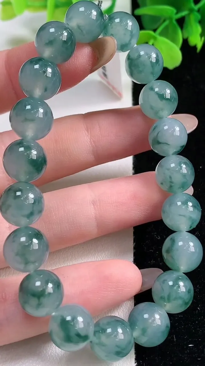 天然A货翡翠种飘花圆珠手串，尺寸9.8-19颗，重量:32.90g11月3日
工厂直销收藏佳品,种好水足，色泽均匀，有种有色，上手高大气！
