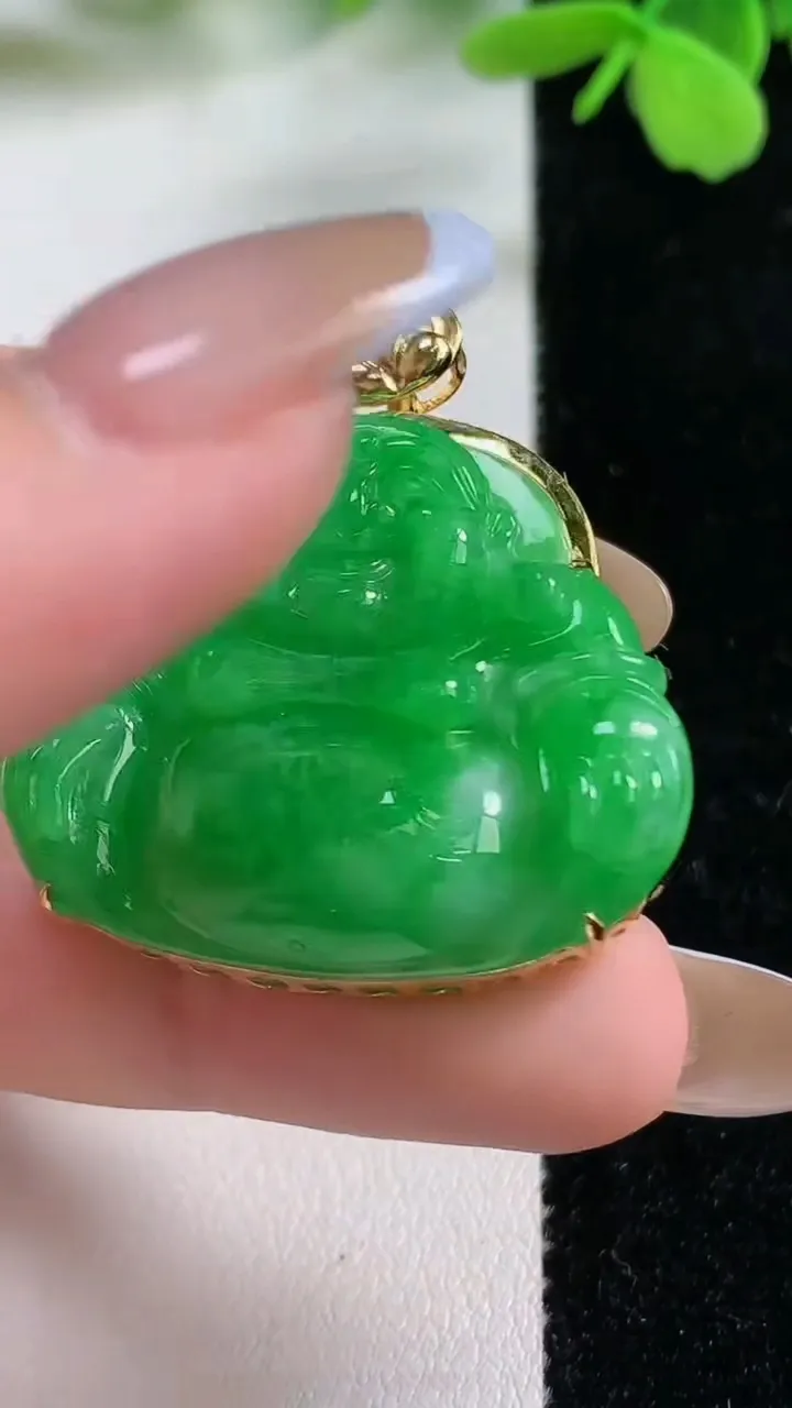 天然A货翡翠佛公吊坠，尺寸36-27.5-32.3-9.4，重量:10.00g
11月3日
