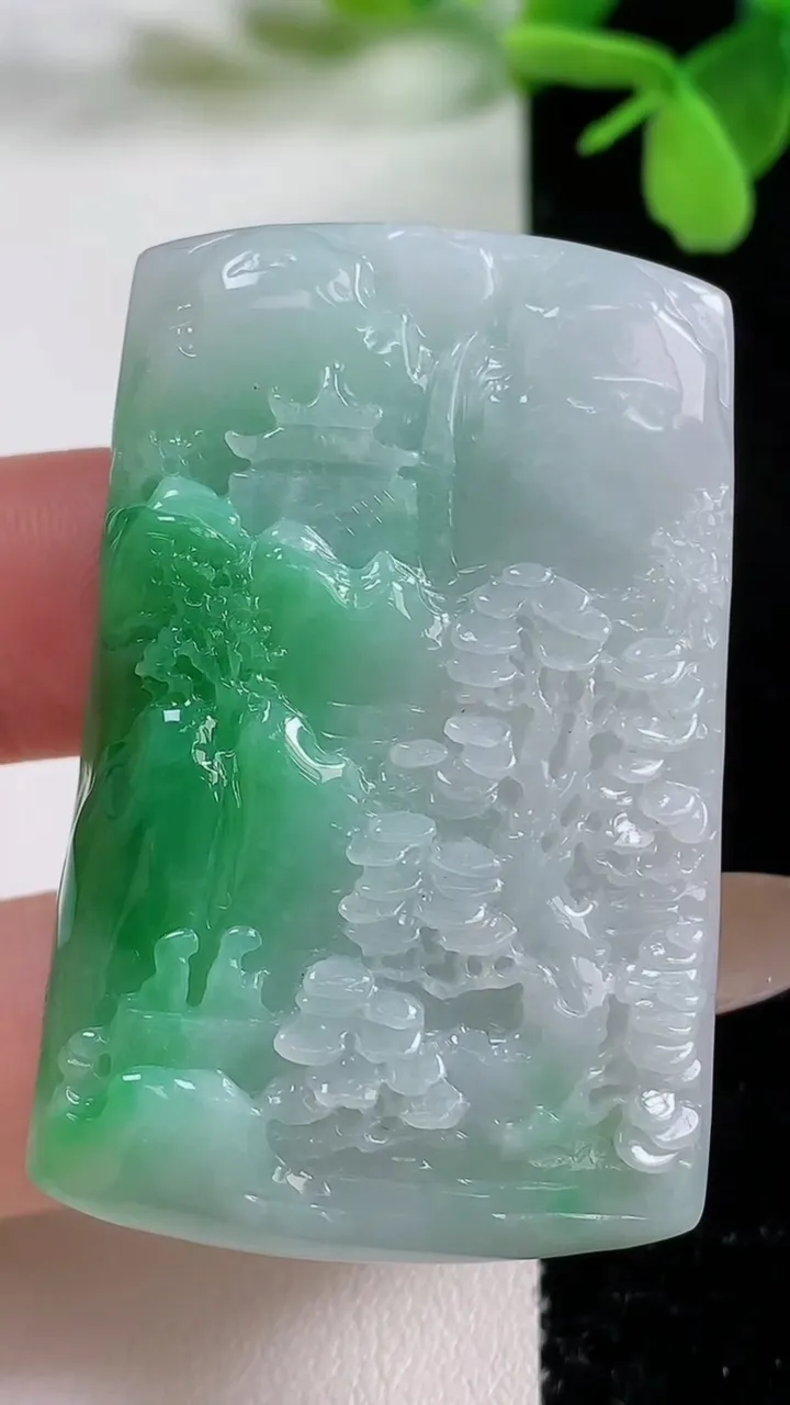 天然A货翡翠山水牌吊坠，尺寸48.7-31.7-9.3，重量:30.77g
11月3日