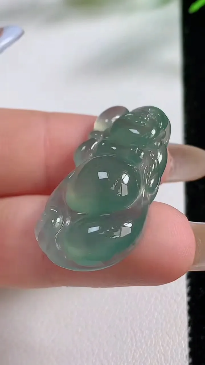 天然A货翡翠布袋佛吊坠，尺寸33.8-17.5-6.3，重量:6.18g
11月3日
