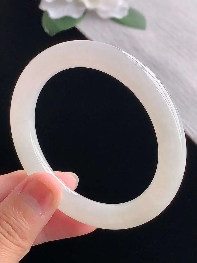 a货翡翠老坑冰种白月光圆条手镯53-54圈口  尺寸53×8.8mm 重量42.50g 1102
