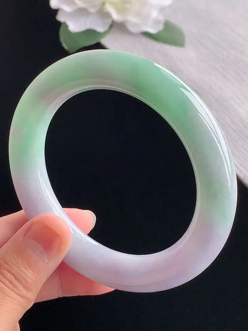 a货翡翠老坑冰种春带彩紫罗兰飘绿胖圆条手镯56-57圈口  尺寸56.5×11.8mm 重量77.8