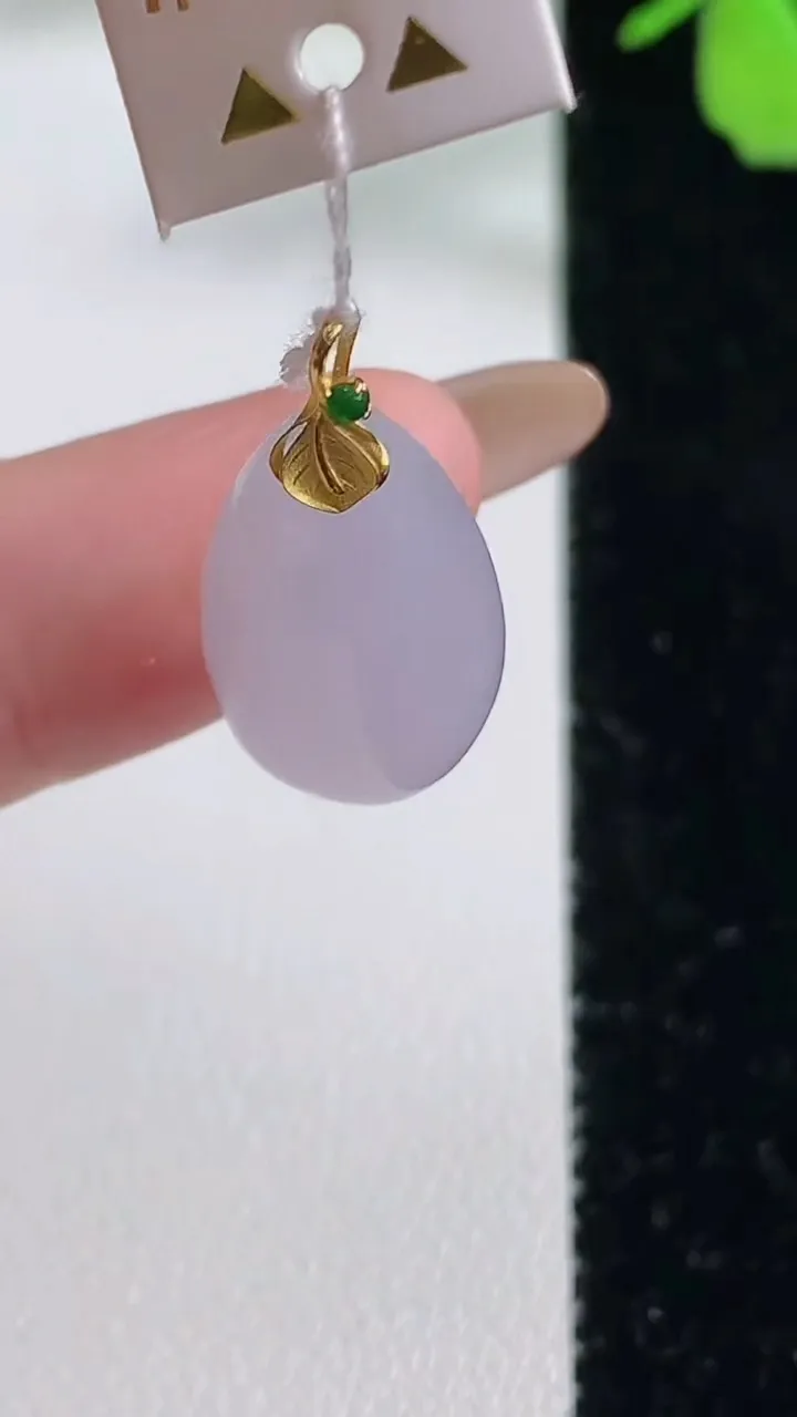 天然A货翡翠种紫罗兰福瓜吊坠，尺寸23.2-12.4-6.5，重量:3.44g
11月3日